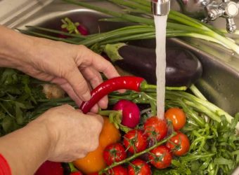 Optymalny czas i metoda podlewania warzyw