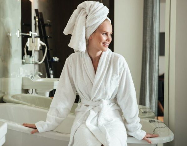 Bawełniany puszysty otulacz po kąpieli – jak dbać, by pozostał miękki